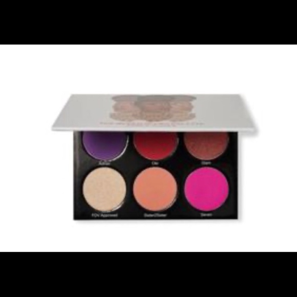The Queen Palette Fumi x Juvia’s